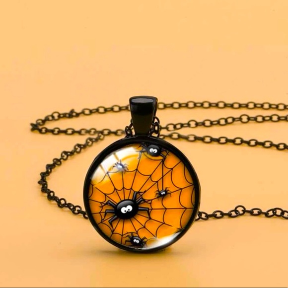 💥NWT💥 Halloween Spider Pendant Necklace - Picture 1 of 5